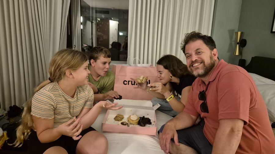 חווית Crumbl Cookie